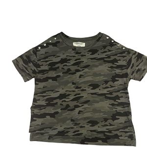 Woman’s L Camo top